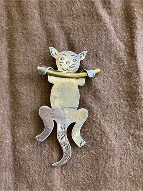 Vintage-Inspired Cat Brooch Pin in Mixed Metal Finish